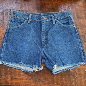 WRANGLER 13MWZ 90s Cowboy Cut High Rise Regular Fit Cut Off Denim Jean Shorts 32
